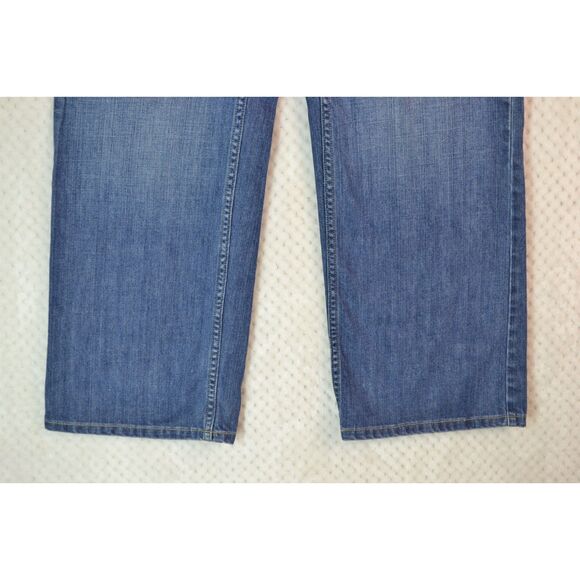 LL Bean Women's 16 Petite Medium Wash Relaxed Straight Leg Jeans - Picture 3 of 13